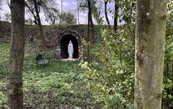 Maria, lurdská jeskyňka / -ima-